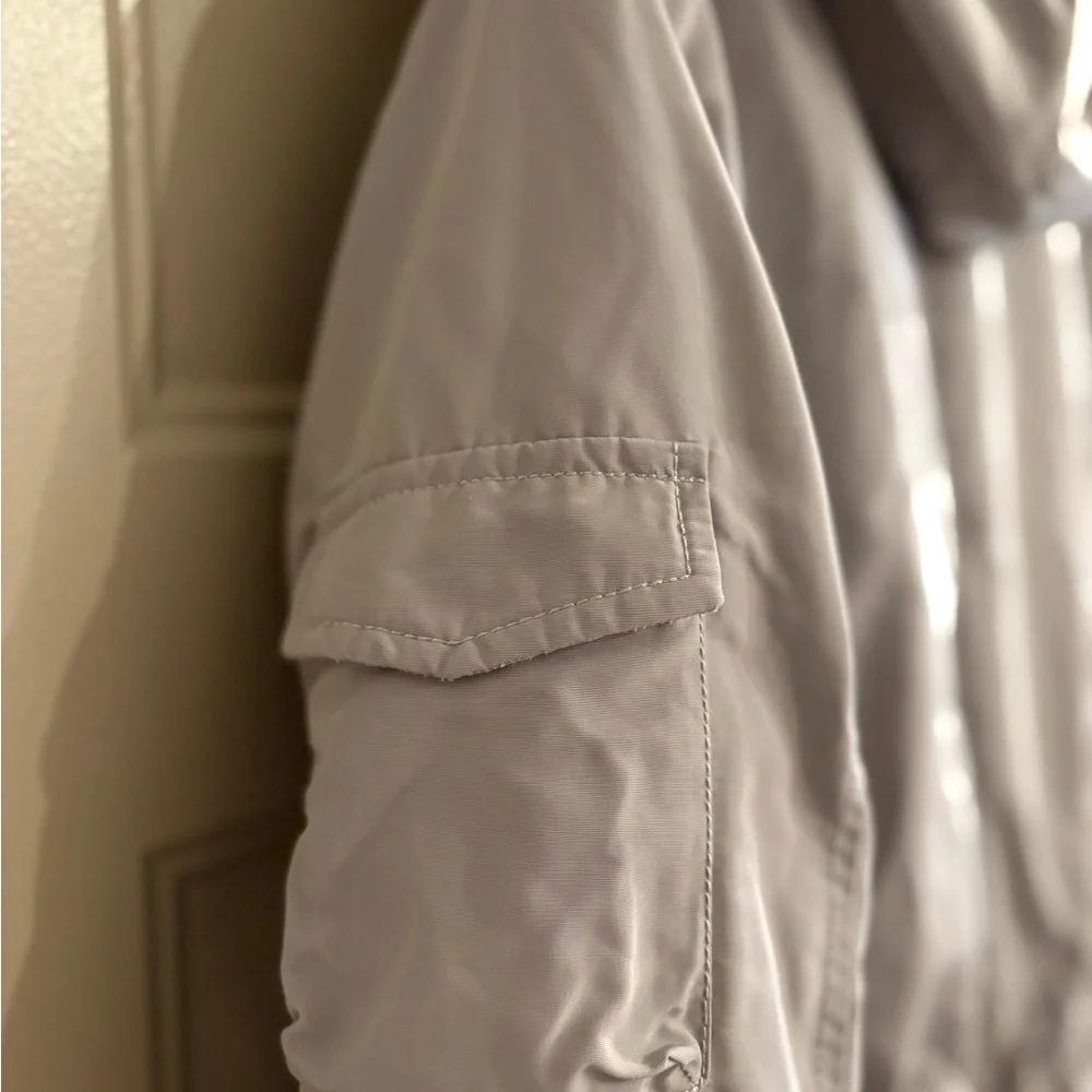 GAP Women's Parka with Faux Fur Collar - Picture 10 of 11